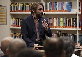 El PSOE acusa a Juanma Moreno de «blanquear» el machismo tras negarse a llevar a la Fiscalía a Paco Salazar por acoso sexual