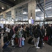 Viajeros este viernes en la estación de Córdoba