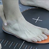 José Cardo, podólogo: «No hay que estrenar zapatillas o calcetines diez días antes de una carrera»