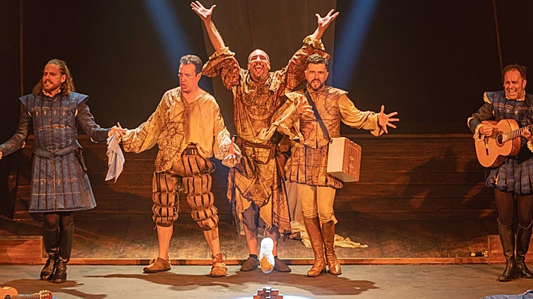 La música constituye el segundo eje esencial del espectáculo tras la palabra