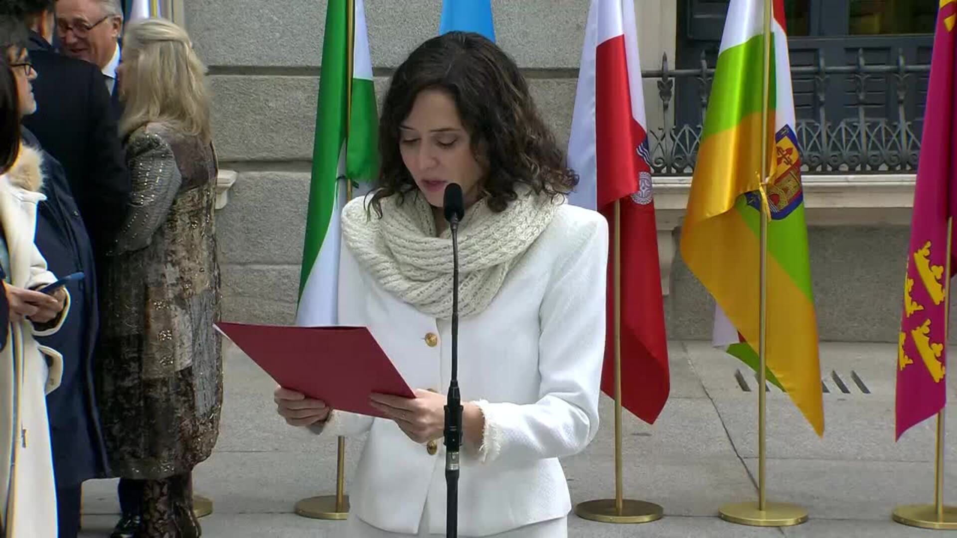 Ayuso reprende a Sánchez por &quot;poner en tela de juicio&quot; el sistema sanitario