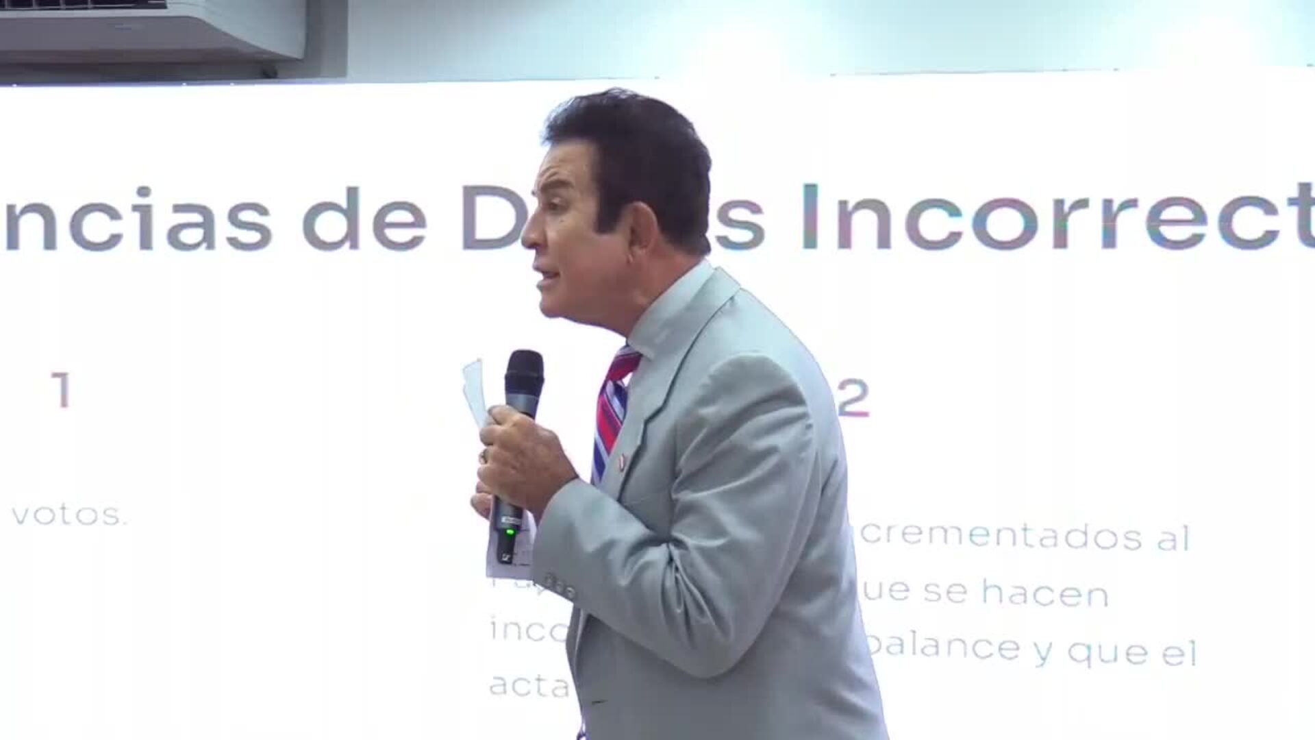 Nasralla insiste que su partido va ganando en Honduras, adelantándose al recuento oficial