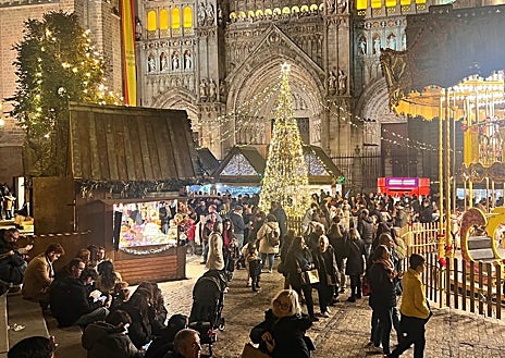 Secondary Image 1 - The historic center presented an appearance this afternoon similar to that of the best Corpus Christi.