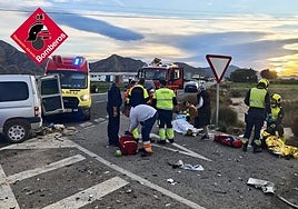 Seis heridos, una bebé y una mujer graves evacuadas en helicóptero, en un accidente entre dos coches en Alicante