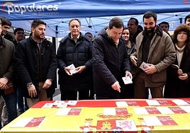 Mañueco lamenta que el PP sea «la única fuerza política que defienda el entendimiento y la Constitución»