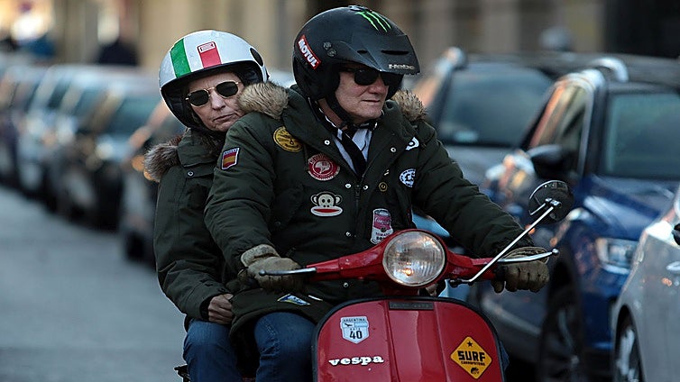 Vespas y Lambrettas toman León como es tradición durante su Purple Weekend