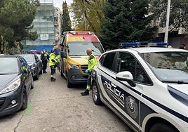 Muere una mujer de 50 años tras caer desde un décimo, con sus dos hijos de 3 años, en Ciudad Lineal