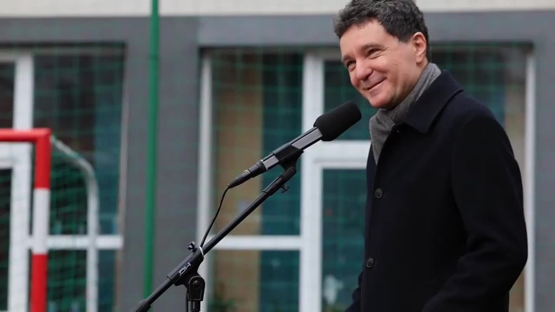 Bucarest vota por un nuevo alcalde que sustituya al ahora presidente rumano Nicusor Dan