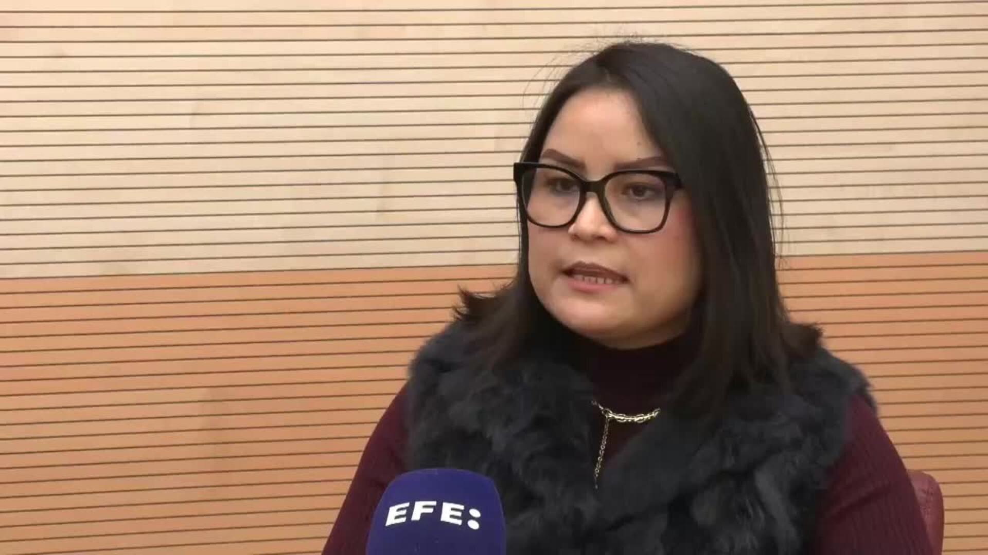 Tres niñas que huyeron de Kabul ya sueñan con ser empresaria, jueza y abogada