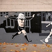 Uno de los momentos míticos plasmados en los muros del estadio del Rayo en Vallecas