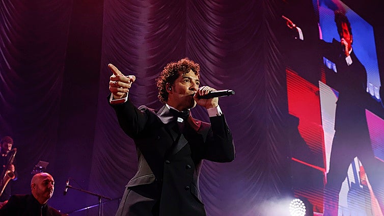 Un Bisbal navideño conquista el Roig Arena con villancicos y nuevas versiones de sus clásicos