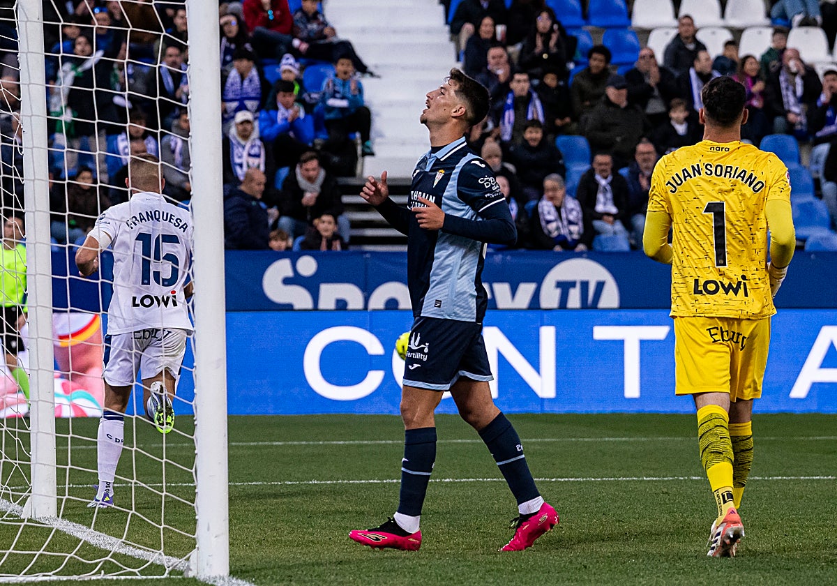 Pedro Ortiz se lamenta tras una ocasión fallada del Córdoba ante el Leganés