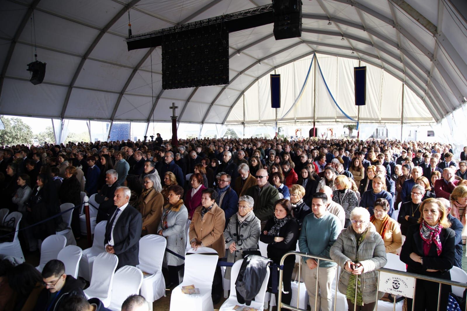 La emocionante coronación de la Virgen de Luna en la Jara, en imágenes