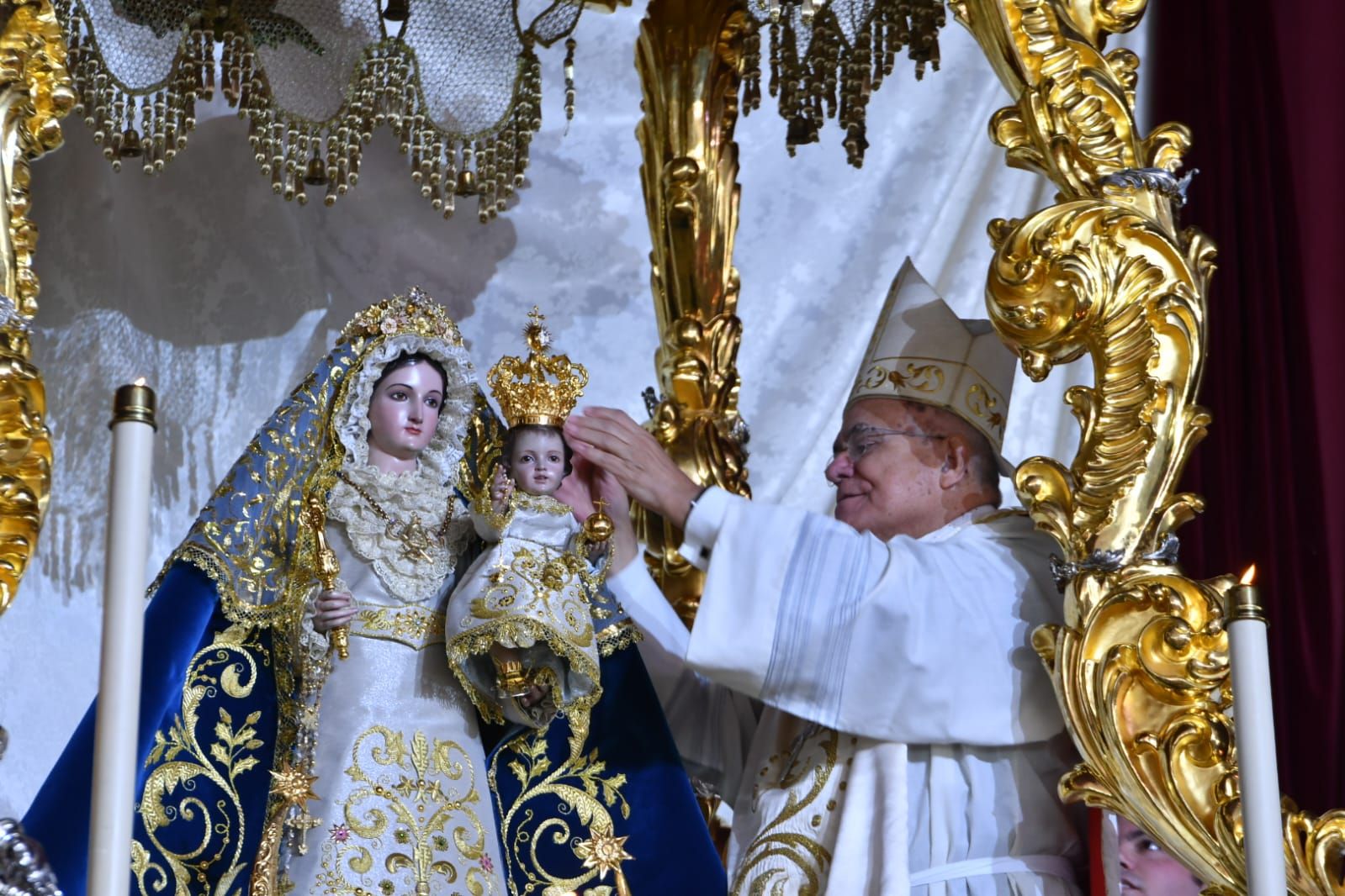 La emocionante coronación de la Virgen de Luna en la Jara, en imágenes