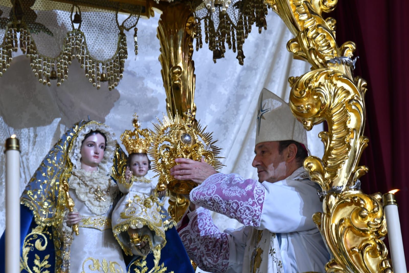 La emocionante coronación de la Virgen de Luna en la Jara, en imágenes