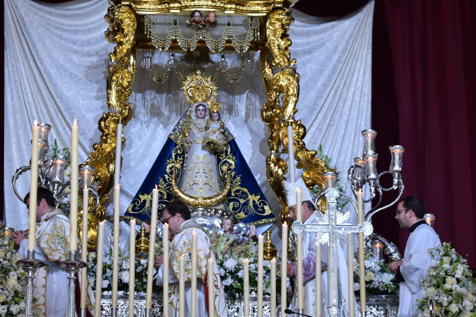 La emocionante coronación de la Virgen de Luna en la Jara, en imágenes
