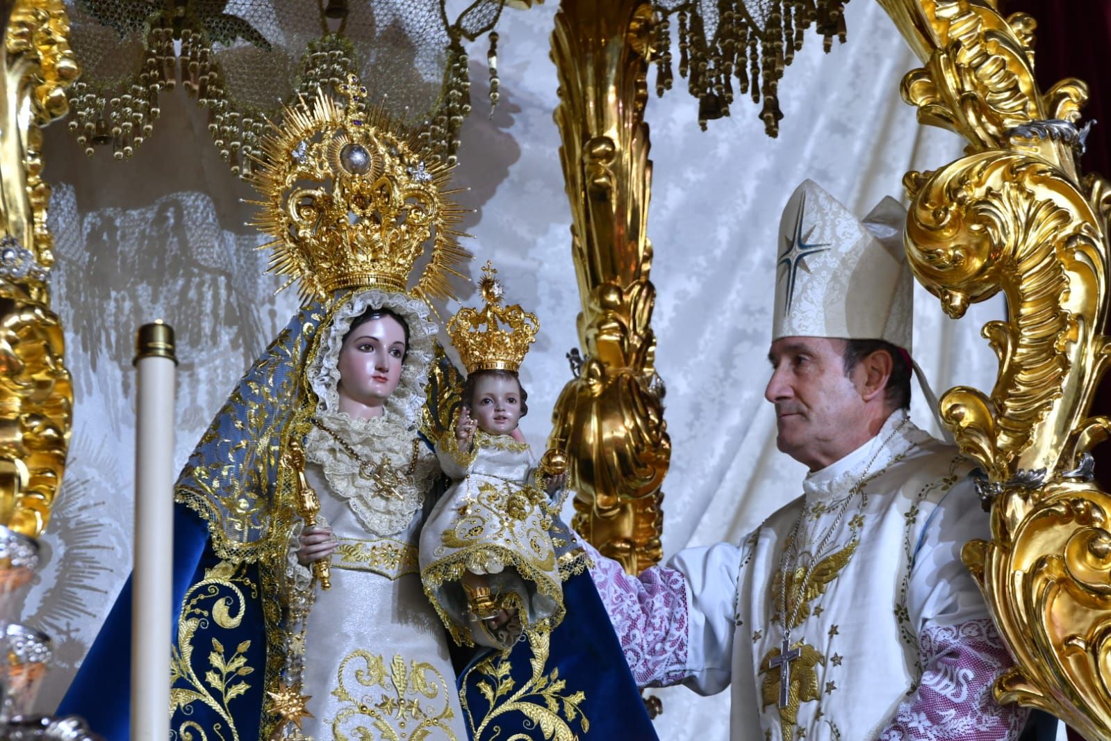 La emocionante coronación de la Virgen de Luna en la Jara, en imágenes