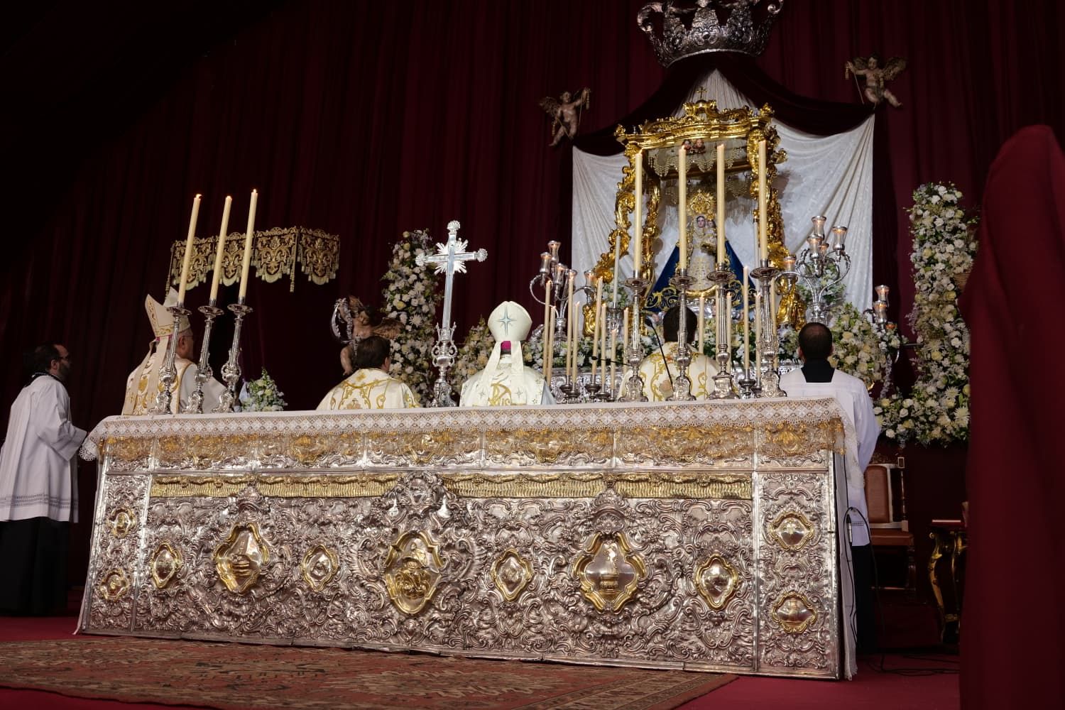La emocionante coronación de la Virgen de Luna en la Jara, en imágenes