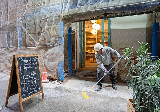 Las obras en la plaza de la Villa que arruinan las ventas de quince conventos en España: «Es como desaparecer»