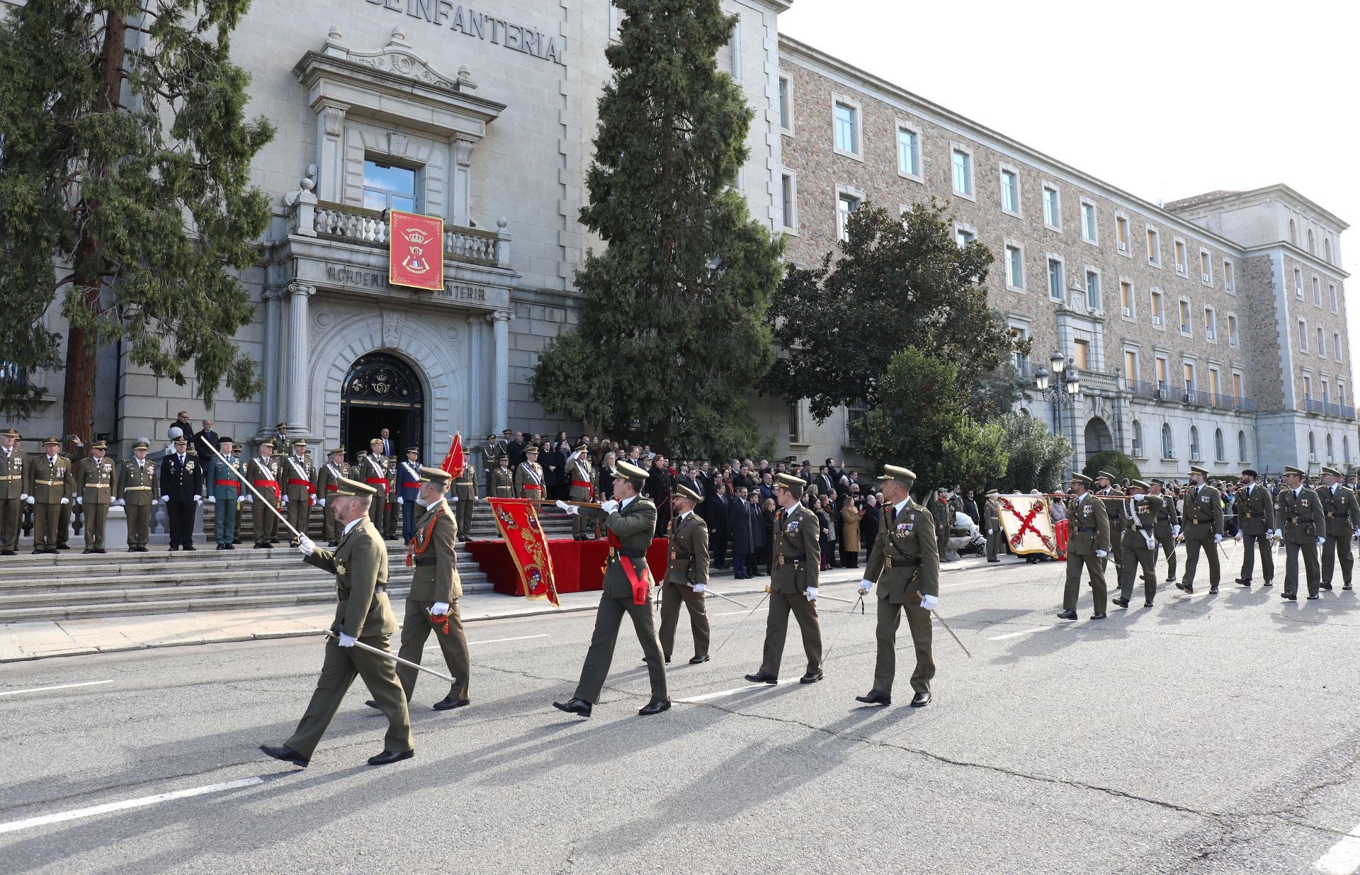 Las imágenes del acto y desfile de la Inmaculada en la Academia de Infantería de Toledo
