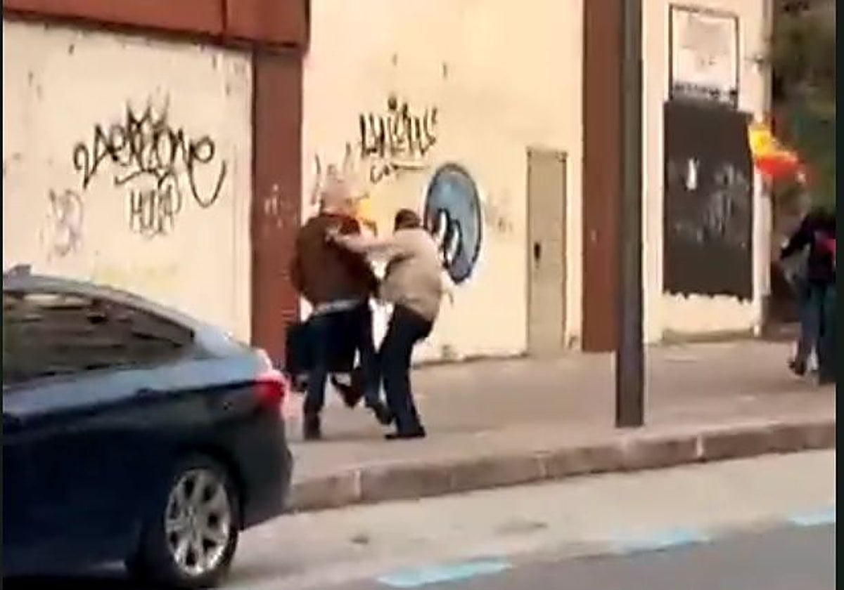 Captura del vídeo del momento de la agresión