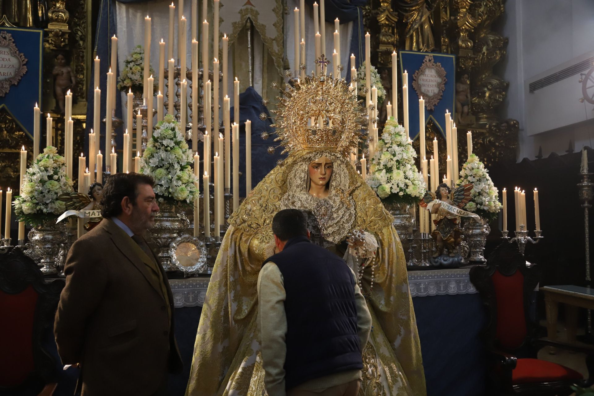 La Virgen de la Trinidad de Córdoba en su concurrido besamanos, en imágenes
