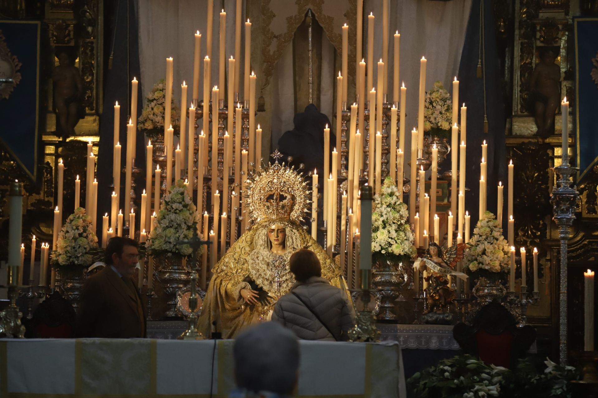 La Virgen de la Trinidad de Córdoba en su concurrido besamanos, en imágenes