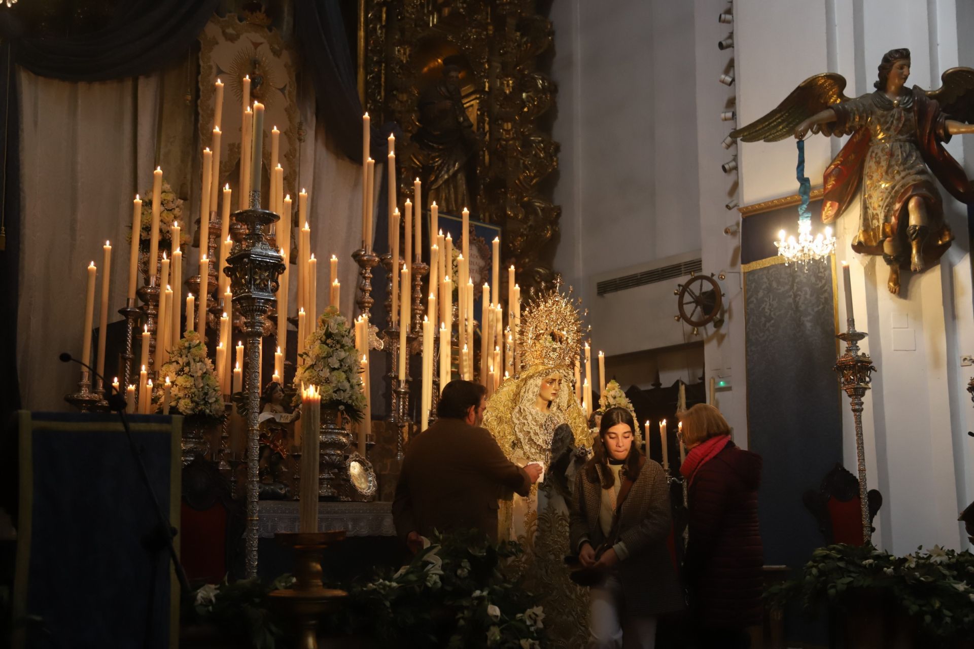 La Virgen de la Trinidad de Córdoba en su concurrido besamanos, en imágenes