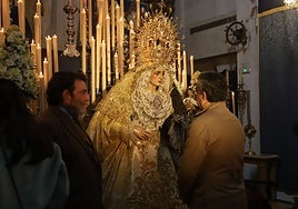 La Virgen de la Trinidad de Córdoba en su concurrido besamanos, en imágenes