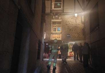 Bomberos de Toledo y Policía Local junto al restaurante 'Alfiletiros 24'