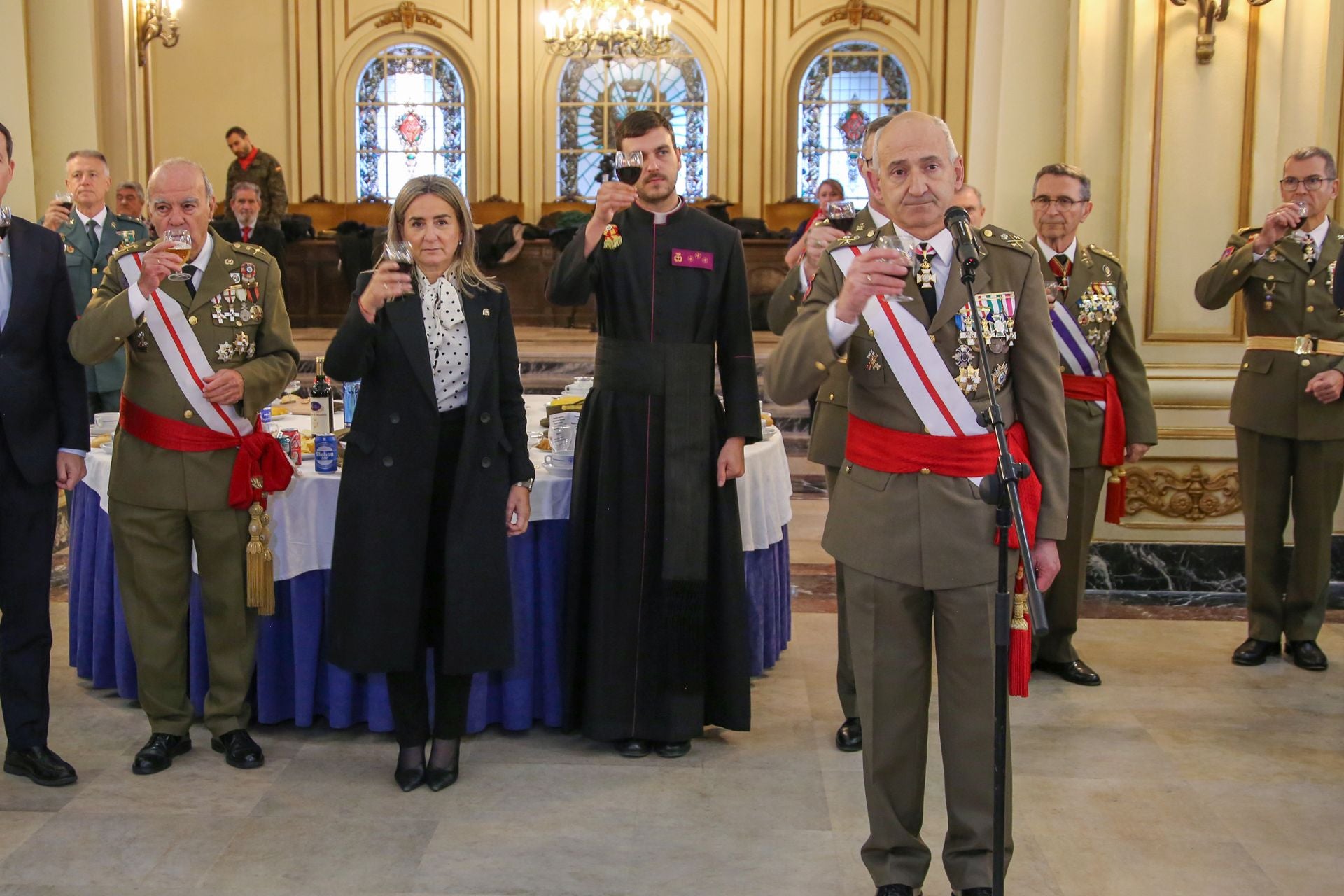 Las imágenes del acto y desfile de la Inmaculada en la Academia de Infantería de Toledo