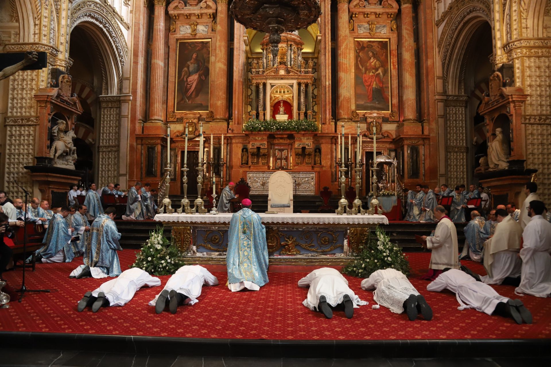 El nombramiento de cinco nuevos diáconos en la Catedral de Córdoba, en imágenes