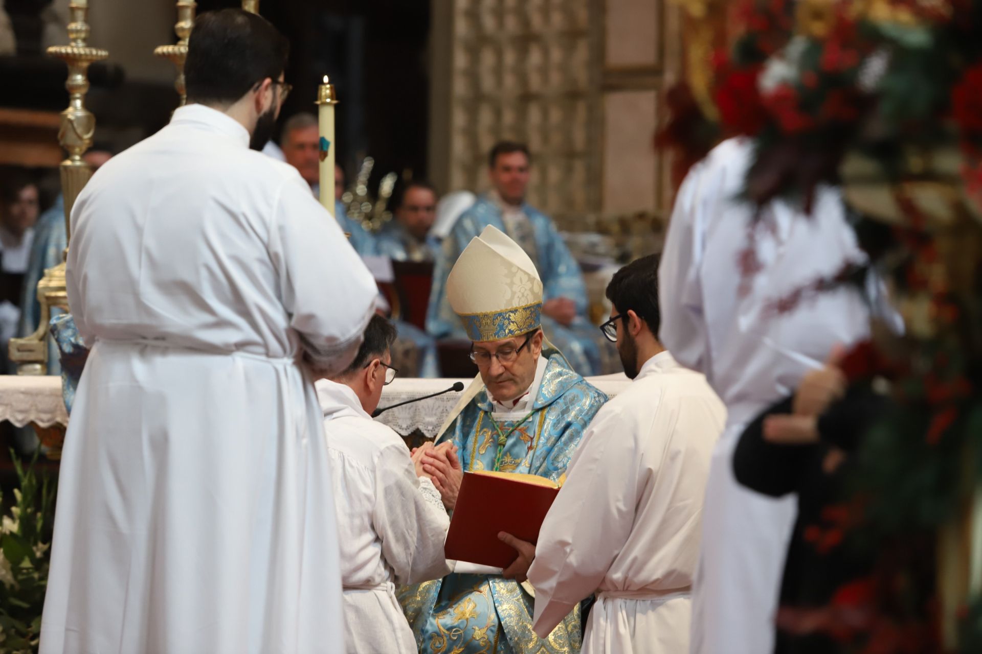 El nombramiento de cinco nuevos diáconos en la Catedral de Córdoba, en imágenes