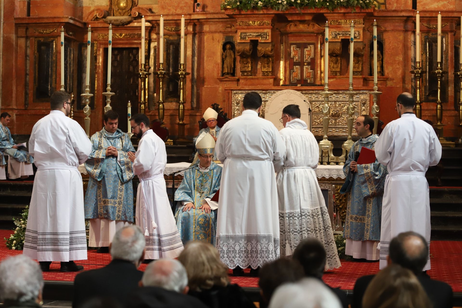 El nombramiento de cinco nuevos diáconos en la Catedral de Córdoba, en imágenes