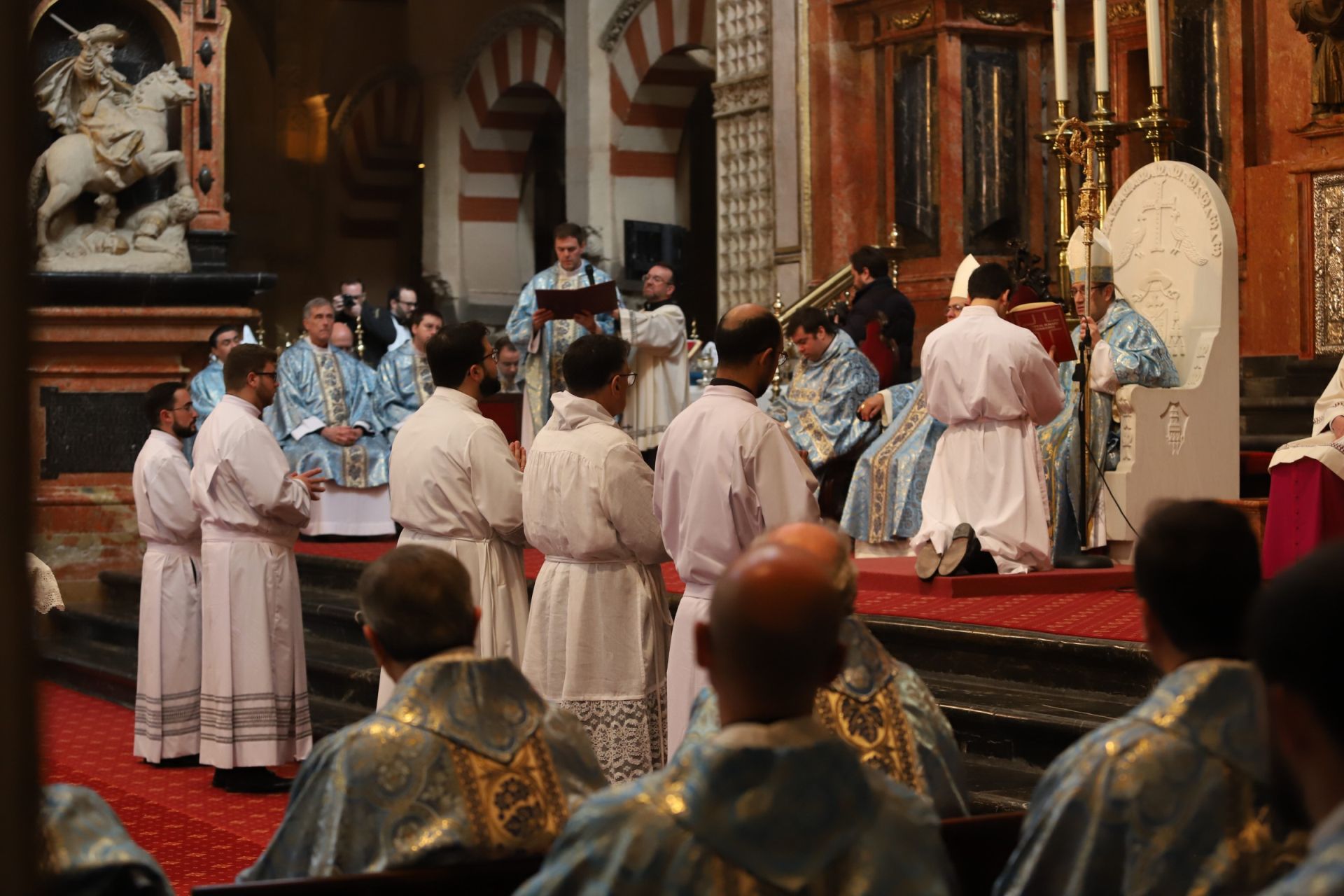 El nombramiento de cinco nuevos diáconos en la Catedral de Córdoba, en imágenes