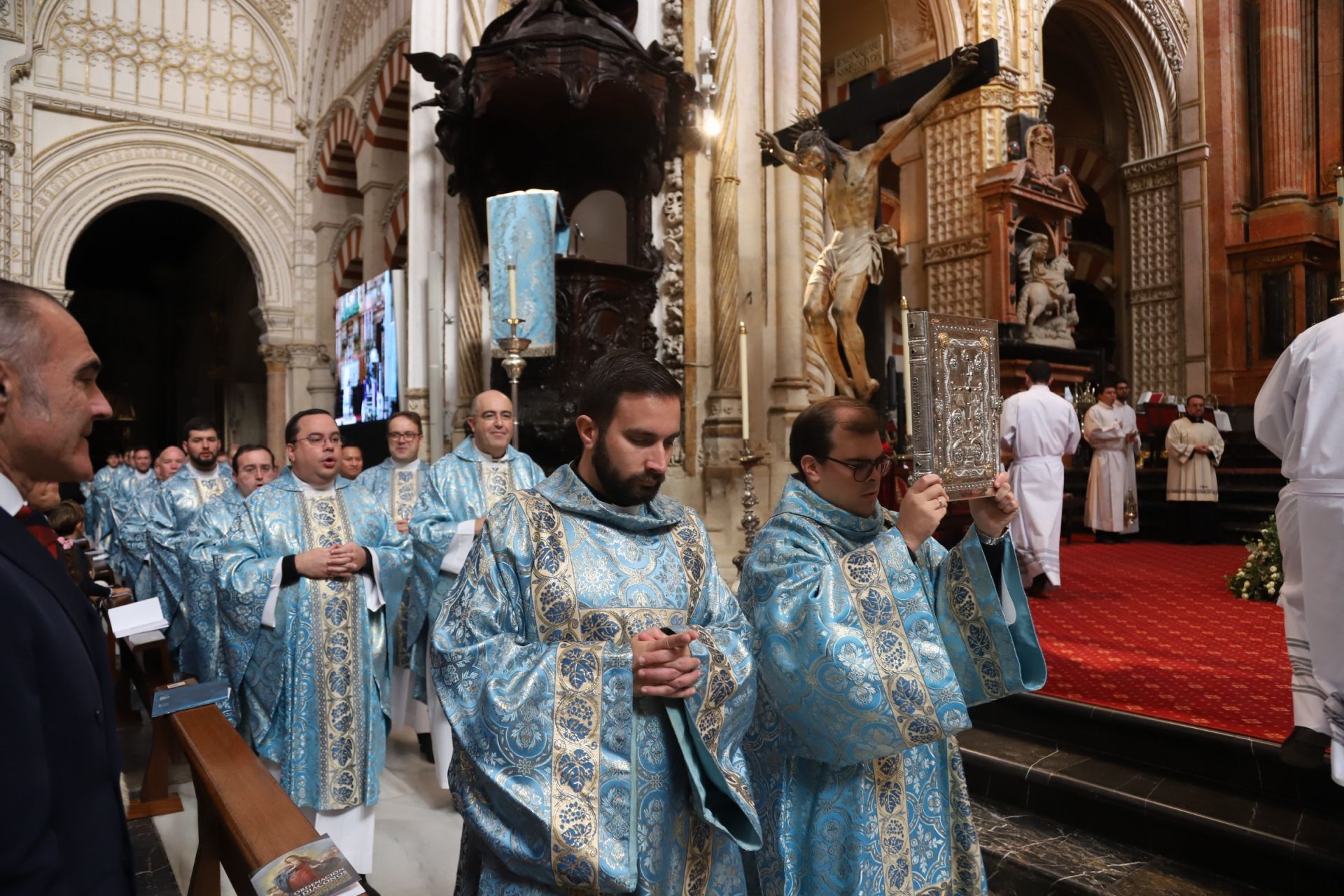 El nombramiento de cinco nuevos diáconos en la Catedral de Córdoba, en imágenes