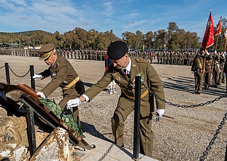Imagem secundária 1. Na base do Cerro Muriano ocorre um desfile militar cerimonial em homenagem à sua padroeira, a Imaculada Conceição.