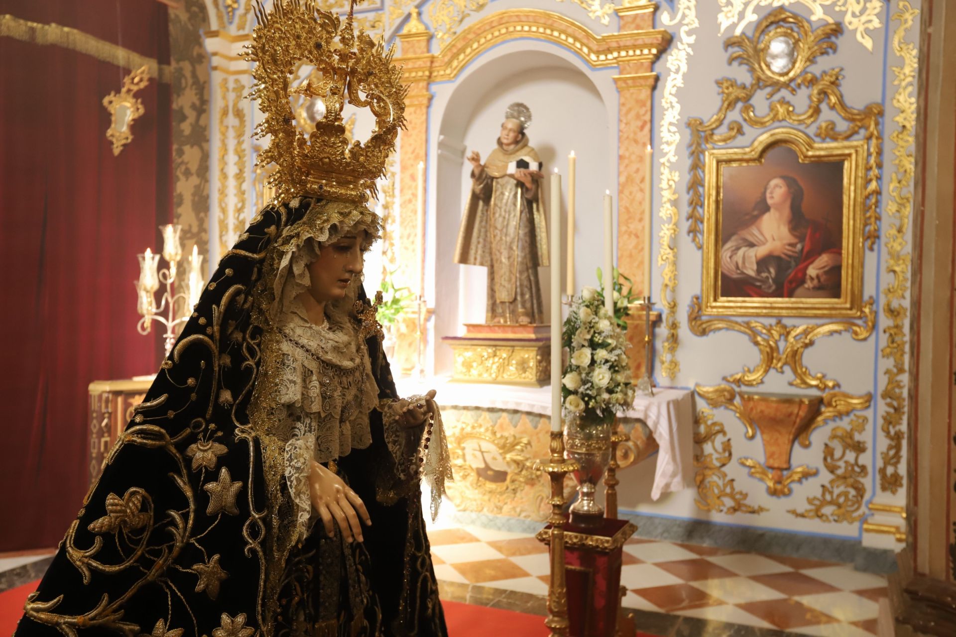 El cuidado besamanos a la Soledad de San Cayetano de Córdoba, en imágenes