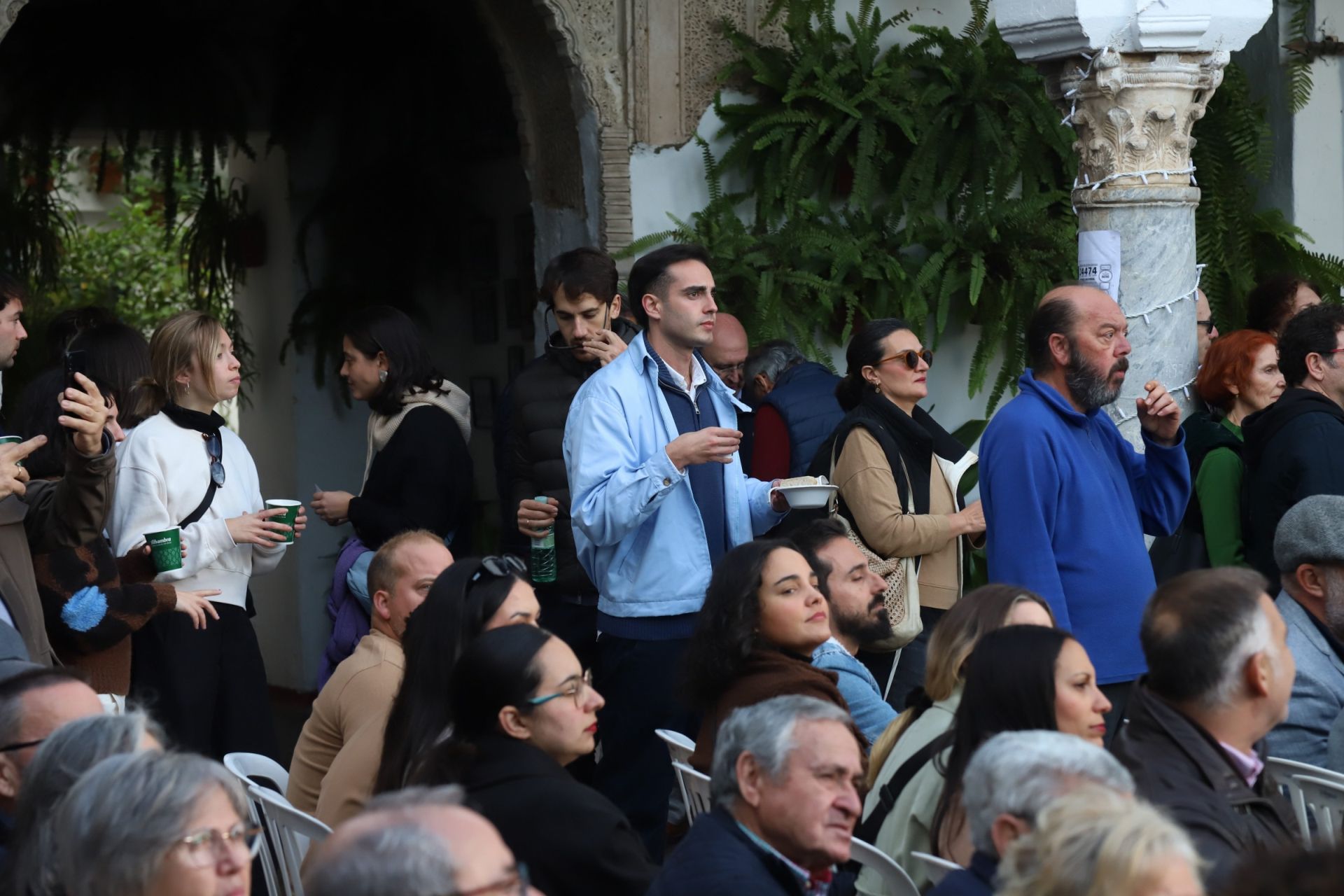 La vibrante Zambomba Califal de la Casa de las Campanas, en imágenes