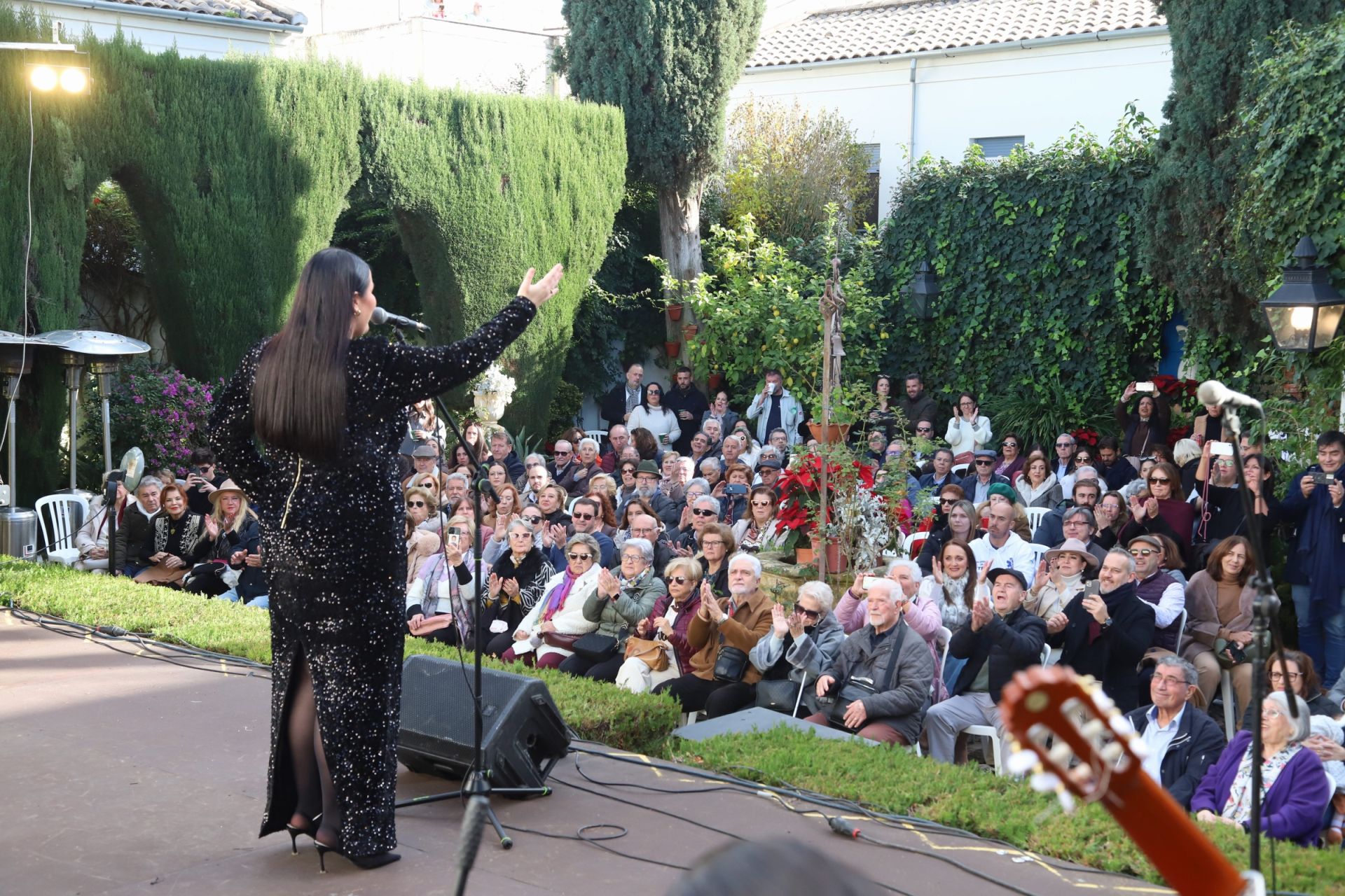 La vibrante Zambomba Califal de la Casa de las Campanas, en imágenes