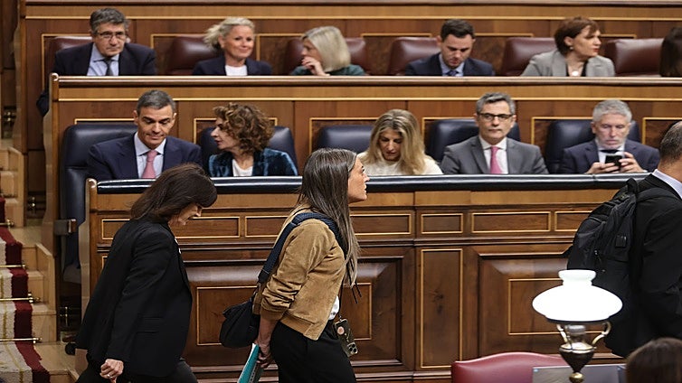 Sumar, ERC, Junts, Bildu, Podemos y PNV tapan a Sánchez y bloquean que el Congreso investigue la corrupción