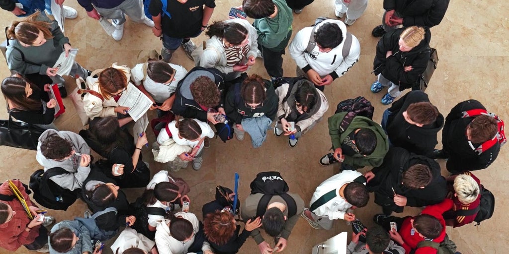 Galicia será «pionera» en implantar un expediente digital que acompañará al alumno en su carrera