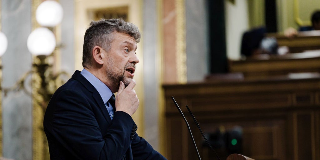 El PSOE da alas a la ley que impone las lenguas cooficiales como criterio en la contratación pública