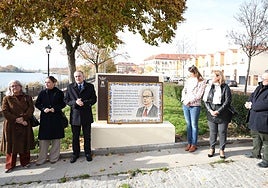 Mural dedicado a Camilo José Cela con un fragmento de 'La familia de Pascual Duarte', obra del taller Alfar El Carmen