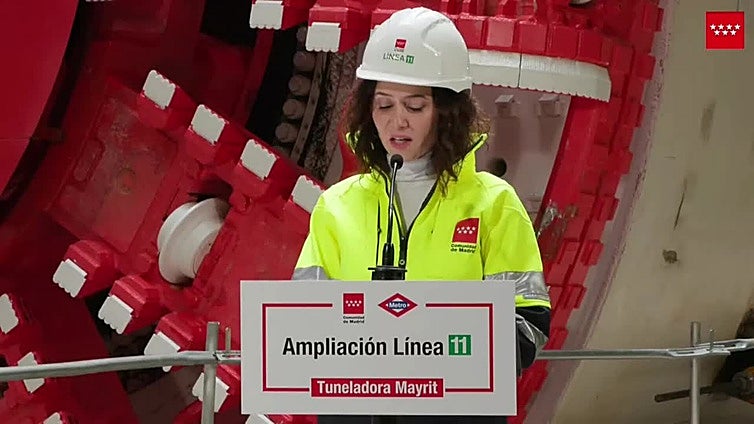 Ayuso pide escuchar las reivindicaciones de médicos y critica el "desastre" del Gobierno