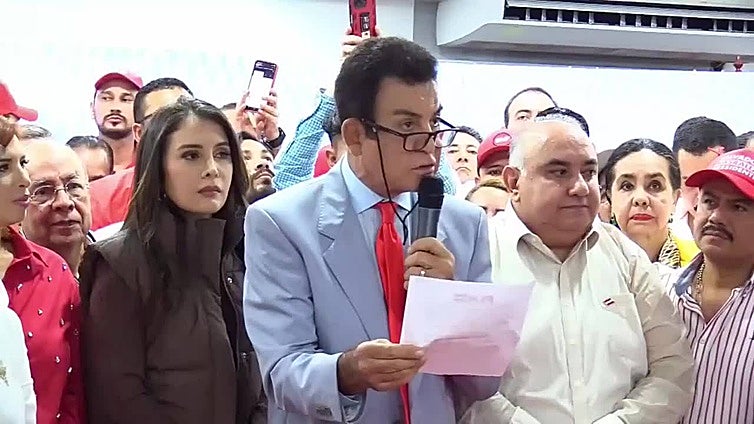 Nasralla denuncia "fraude monumental" y pide escrutinio "acta por acta" en Honduras
