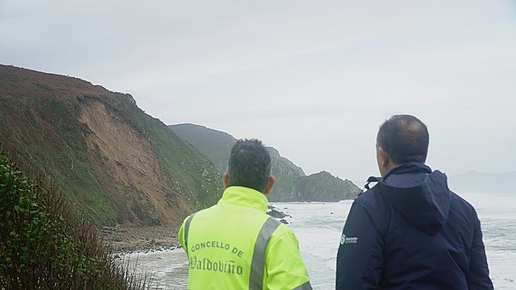 Valdoviño recomienda cautela tras el derrumbe en sus acantilados