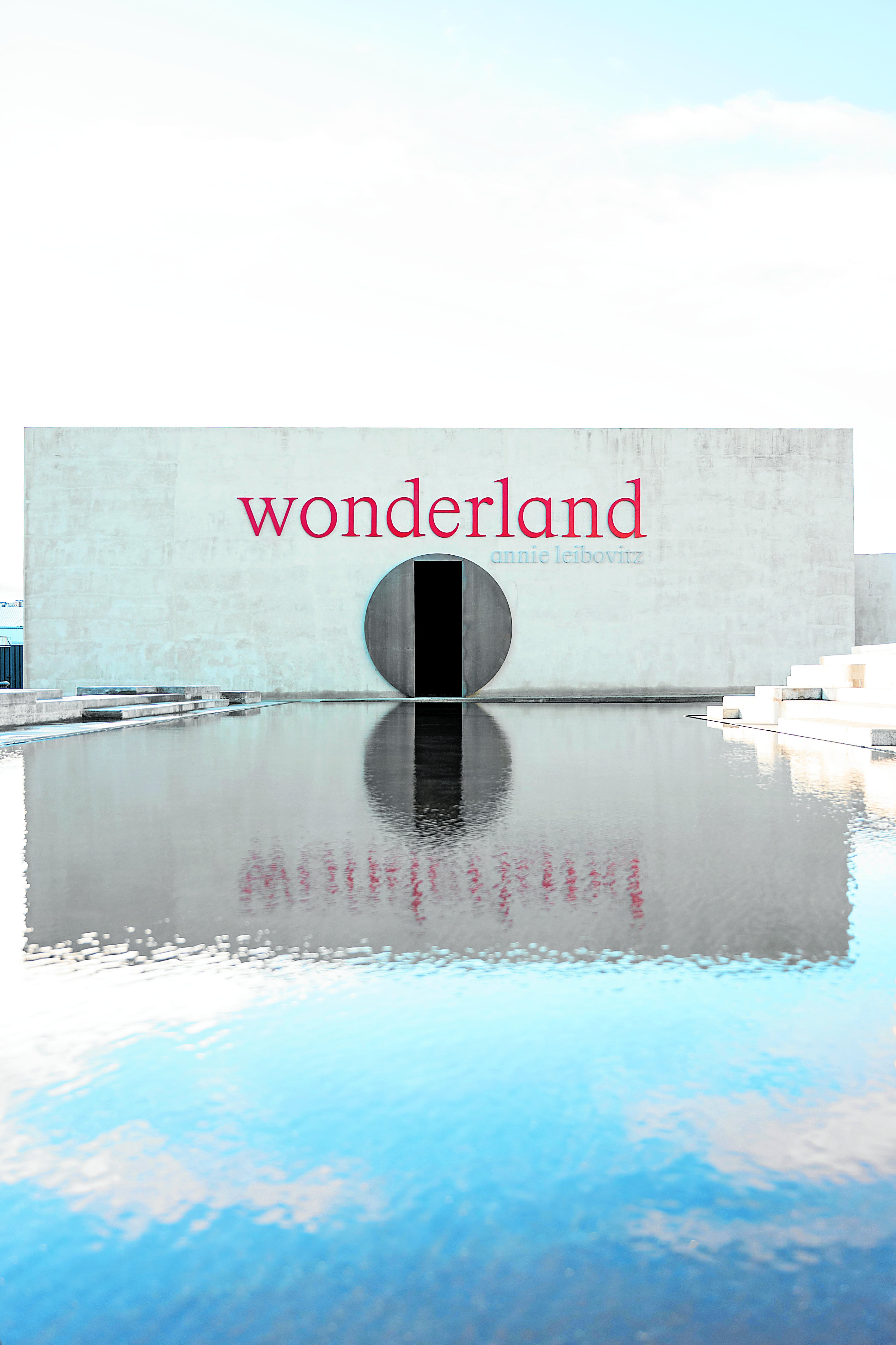 Exterior de la muestra , en el Muelle de Batería de La Coruña