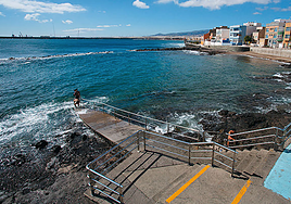 Herido moderado un bañista rescatado del mar en Arinaga (Gran Canaria)
