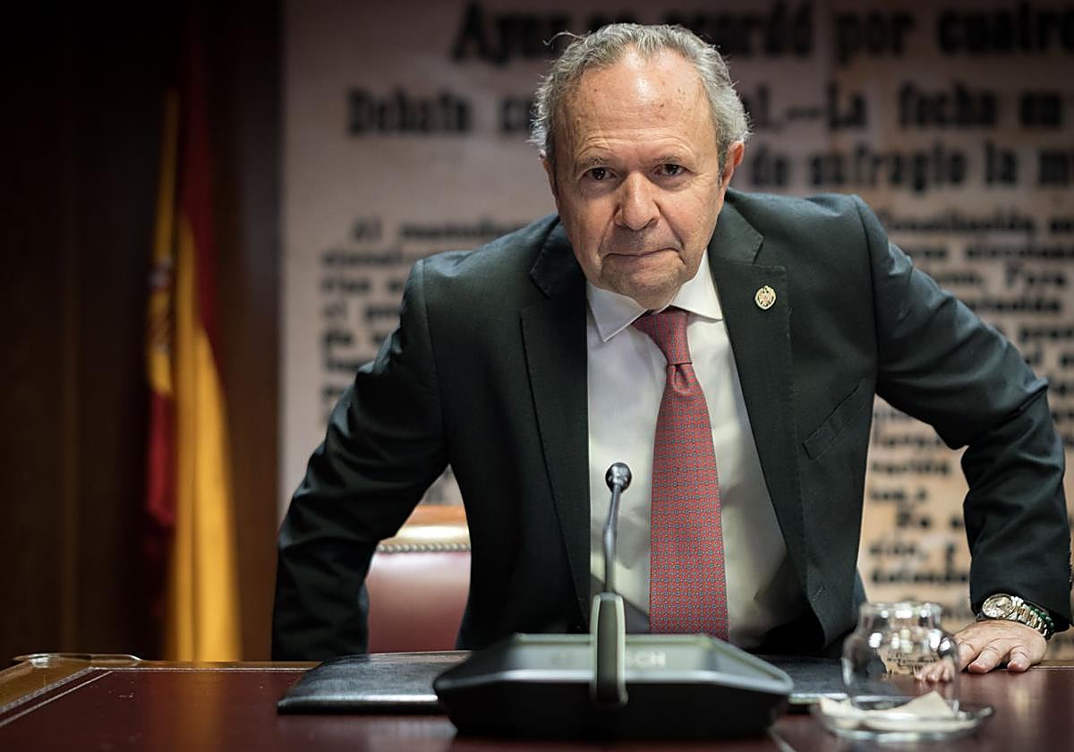 El exvicerrector de la Complutense se sintió «obligado» a impulsar la  cátedra de Begoña Gómez